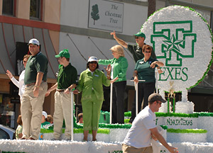 North Texas Exes parade float