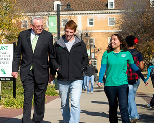 President V. Lane Rawlins talks with students on campus. (Photo by Mike Woodruff)