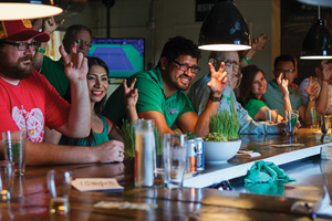 UNT Alumni at the Four Corners Brewery in Dallas. (Photo by Brad Holt)