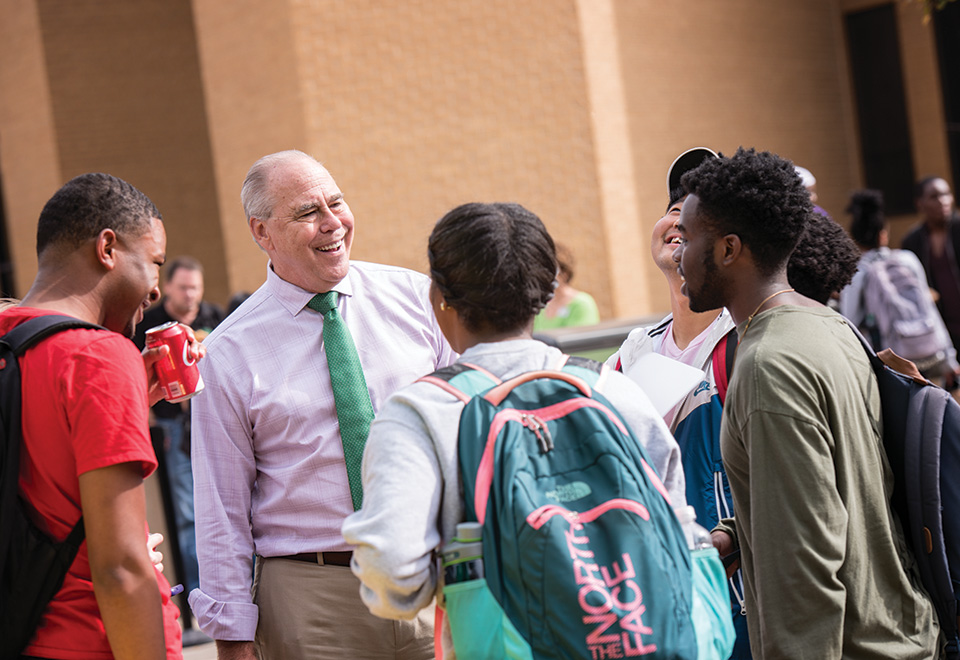 President Neal Smatresk welcomes new students to campus