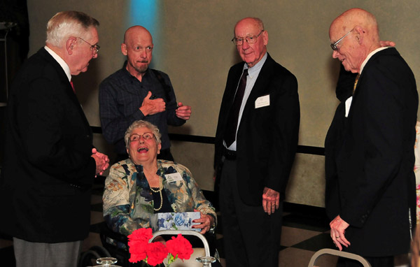 Elaine Truitt (’42), seated, visits with, from left, Jack Buttram (’51, ’53 M.S.), Scott Lent, Leroy Whitaker (’50, ’52 M.S.) and Norm West (’53)