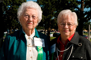 Sisters Helen Denman Beauchamp (&rsquo;41) and Olie Denman Heflin (&rsquo;48) visited campus for Homecoming this fall.