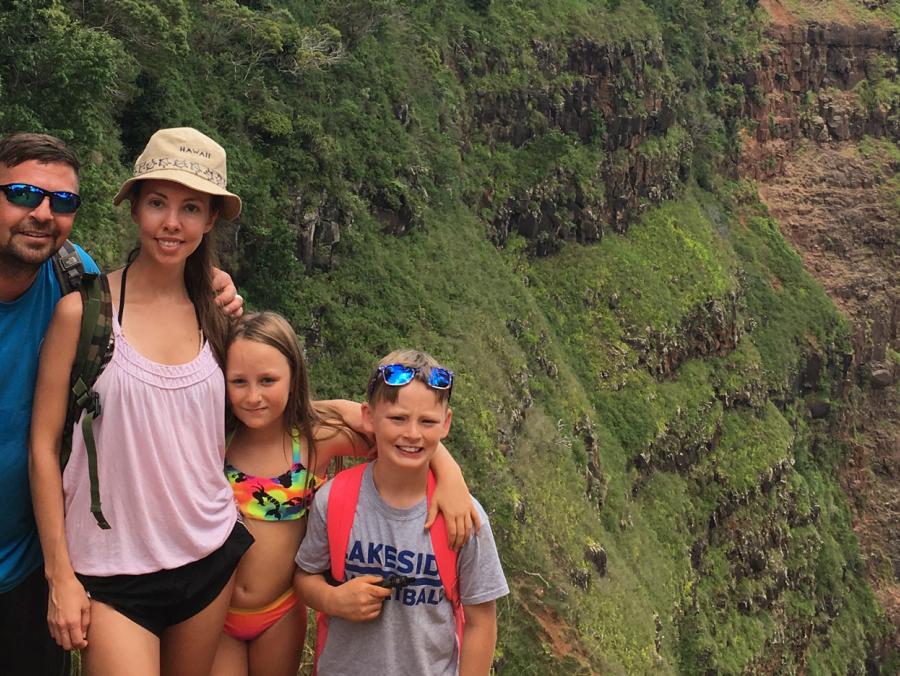 Brittany Hanna and her husband and siblings stand on a mountain overlooking Hawaii.