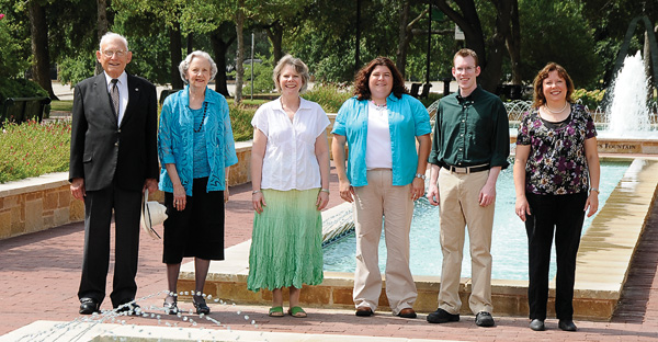 The Woodruff family, (left to right) W.B.Woodruff Jr., Mary Louise Woodruff (&rsquo;52 M.A.), Leah Woodruff Hatfield (&rsquo;77), Rebekah Jameson (&rsquo;02), Bryan Hatfield (&rsquo;07) and Nannette Woodruff Williams. (Photo by Mike Woodruff)