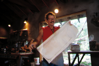 photo of Bill Worrell preparing for sculpture