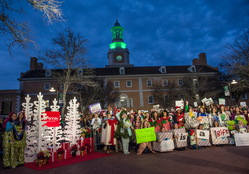 UNT students hold Enn signs on the UNT campus