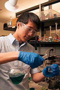 TAMS student Wen Chyan working in a lab. (Photo by Jonathan Reynolds)