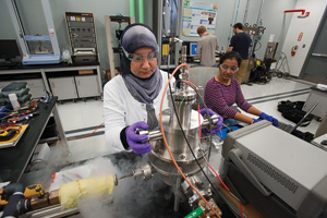Students in a materials science lab of Nandika D'Souza. (Photo by Gary Payne)