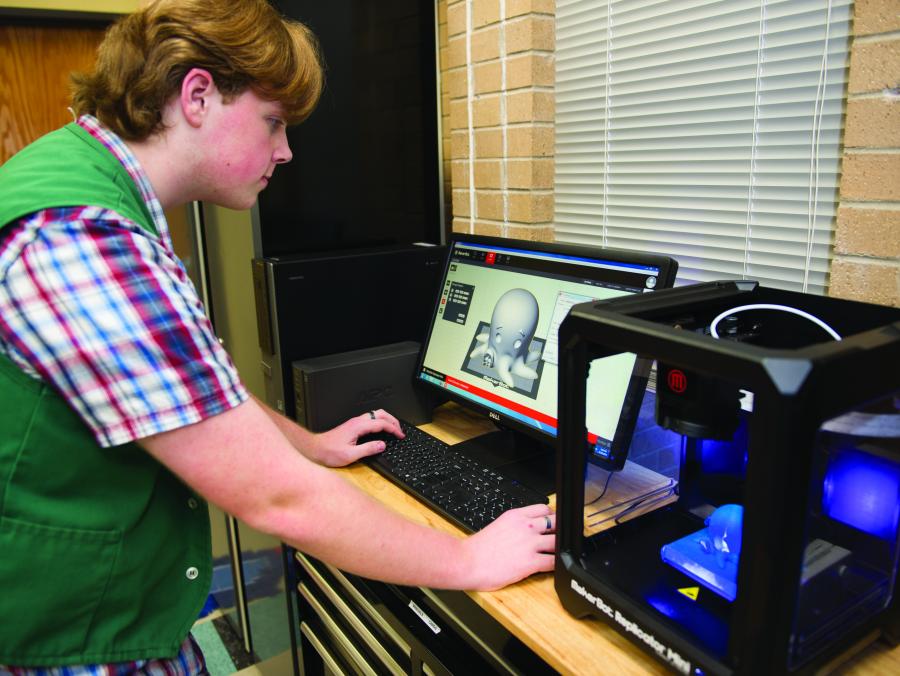 Library user using 3D printer