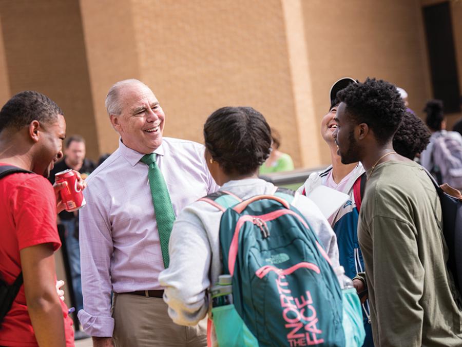 President Neal Smatresk welcomes new students to campus